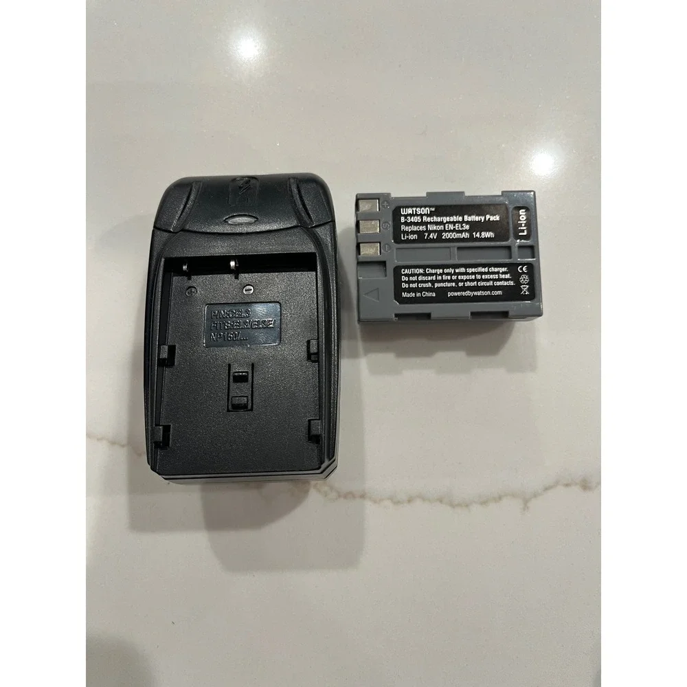 Nikon AF-S DX Nikkor 18-55mm f/3.5-5.6G VR Lens Watson Charger & Battery‎ Bundle